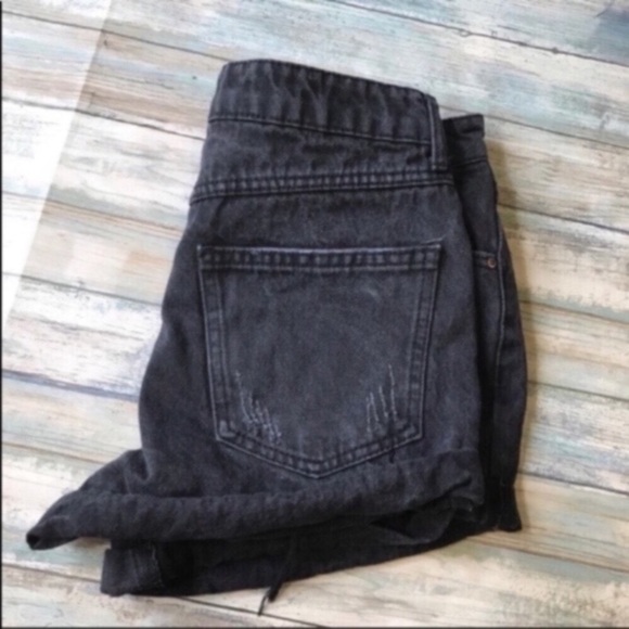Forever 21 High Rise Black Distressed Shorts - Picture 4 of 5